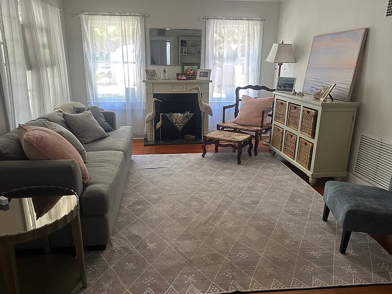 422 Riverland Dr — Photo 3