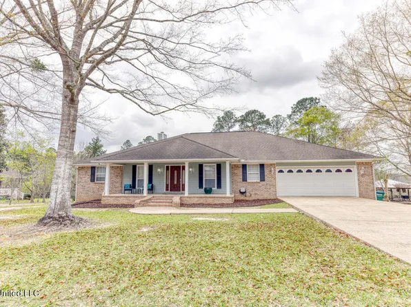 8321 Meadowdale Dr, Gautier, MS 39553