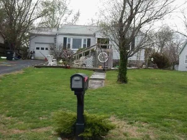 922 W Lockridge St, Mayfield, KY 42066