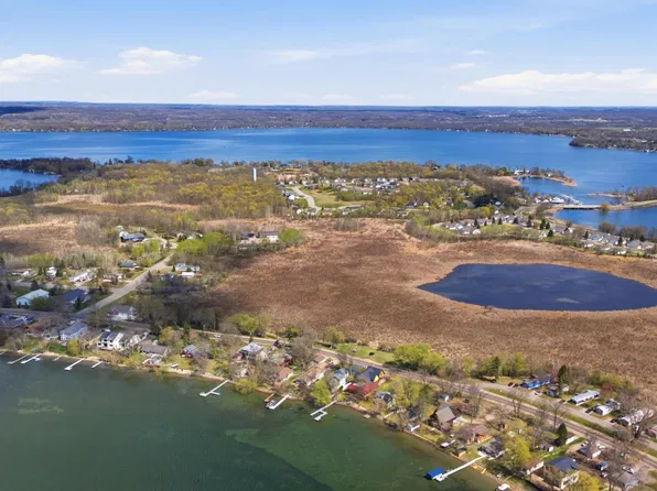 215 Shorewood Dr, Detroit Lakes, MN 56501