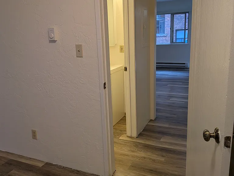 209 1st Ave N #3 — Photo 9
