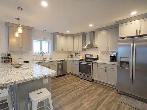 4th image of 86 Turner Ave