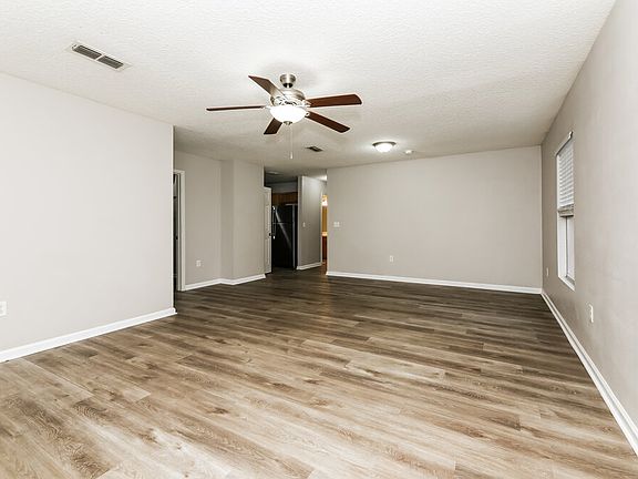 5th image of 2140 Thomas Ct
