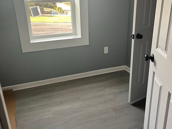 3rd image of 404 High St #7