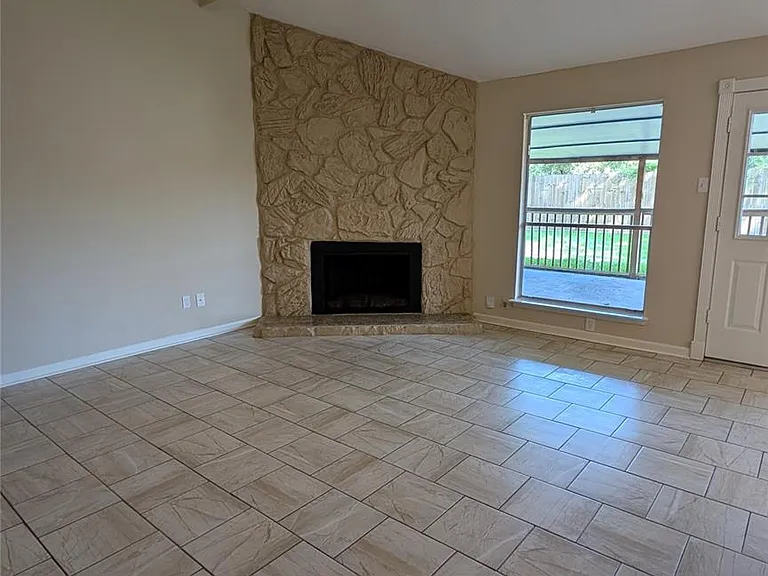 10710 Ambergate Dr — Photo 4