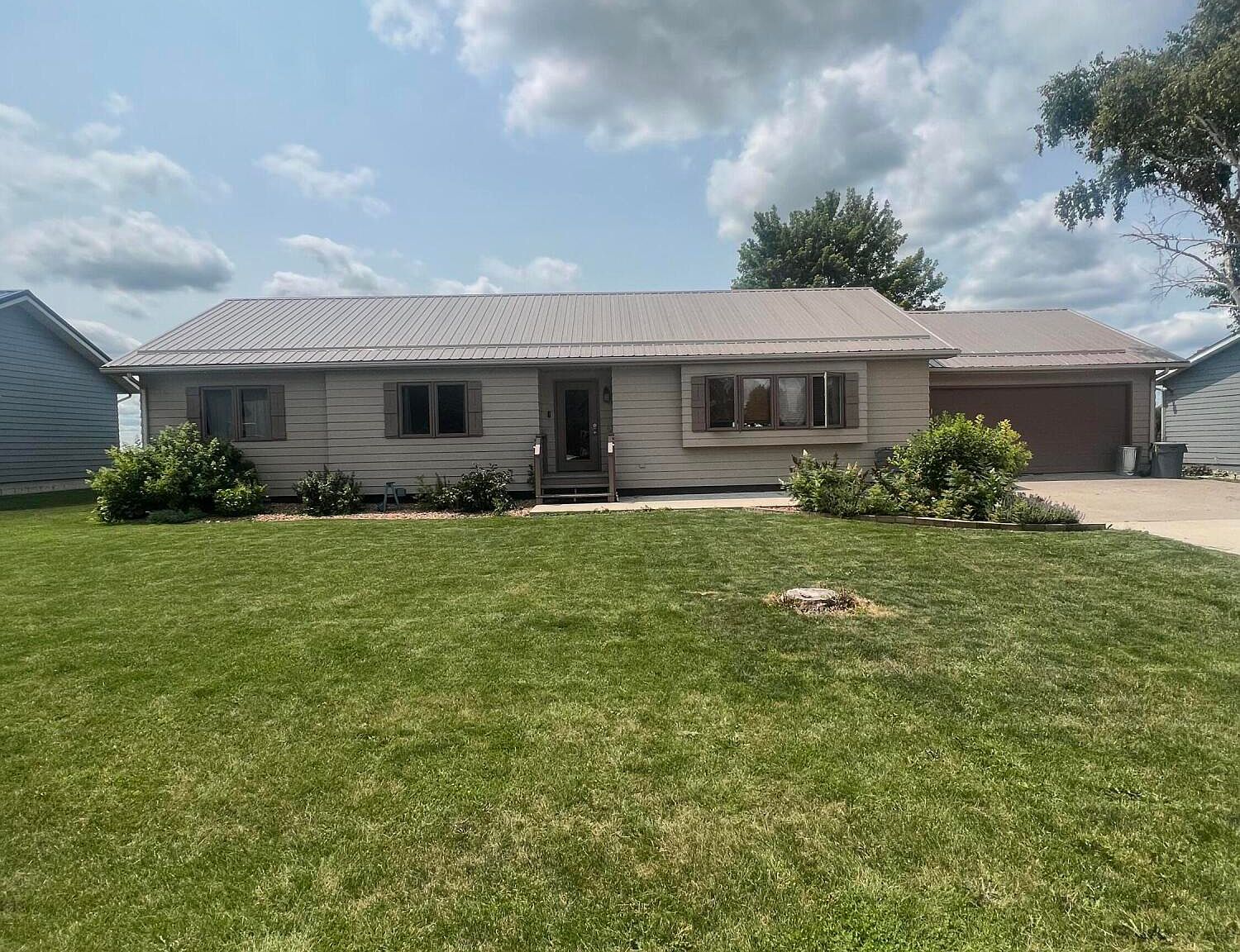 1125 Dewitt St, Ellsworth, IA 50075 Zillow