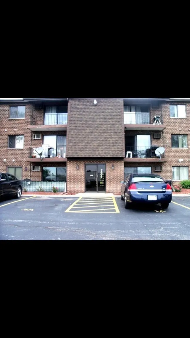 7505 Tiffany Dr APT 1B photo 1