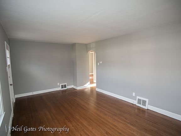 4th image of 1302 Richmond St
