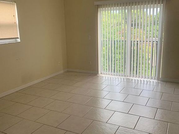 3rd image of 220 Columbia Dr APT 33