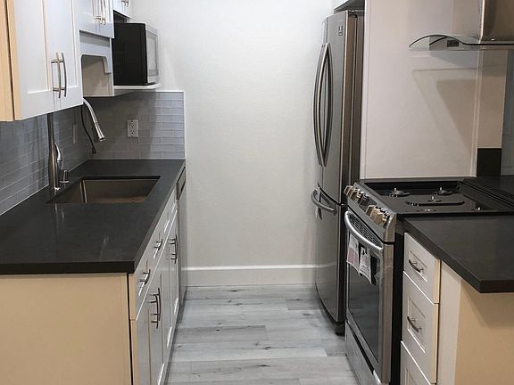 3rd image of 4501 Cedros Ave Unit 112