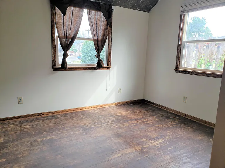 408 Yakima St — Photo 11