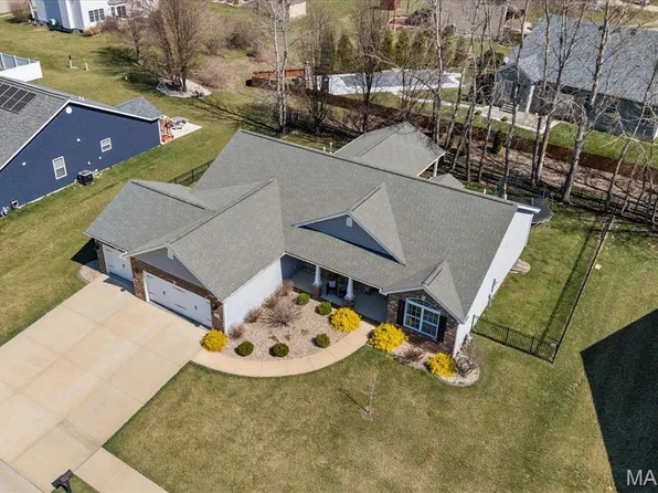 3550 Chippewa Dr, Shiloh, IL 62221