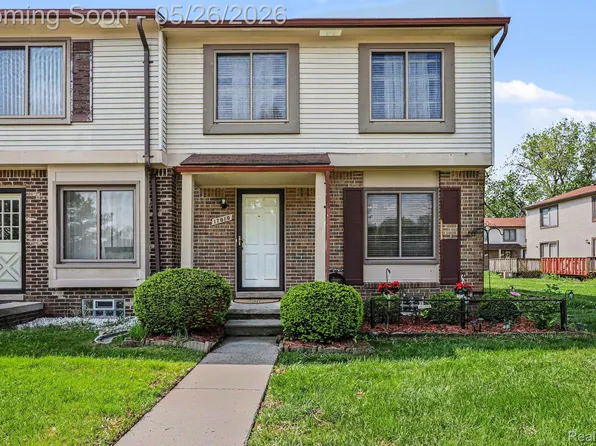 17010 Kingsbrooke Dr, Clinton Township, MI 48038