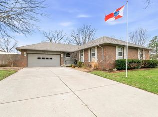 8509 E Lockmoor Cir, Wichita, KS 67207