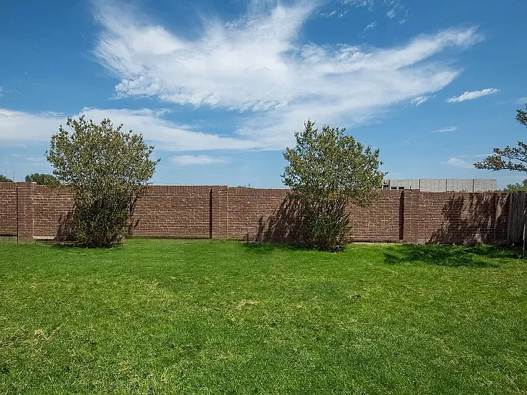 9308 Liberty Crossing Dr — Photo 17