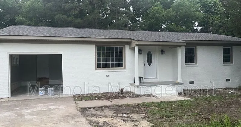 3 bed, 2.0 bath, 1200 sqft, $1,499 — Photo 1