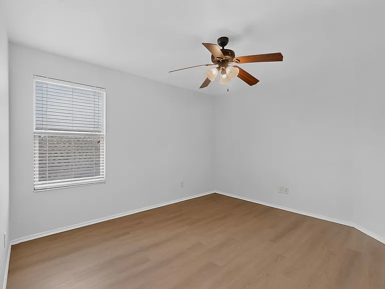 2123 Meadow View Dr — Photo 16