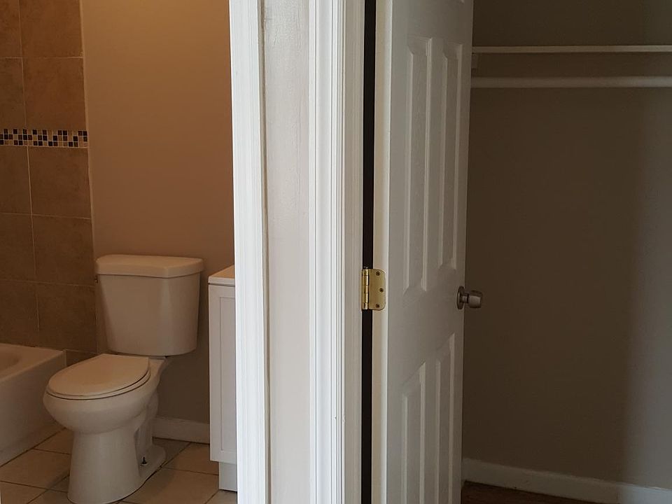 Main Bedroom w/ Bathroom & Closet