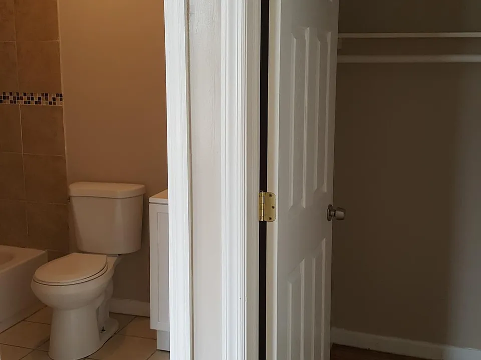 Main Bedroom w/ Bathroom & Closet