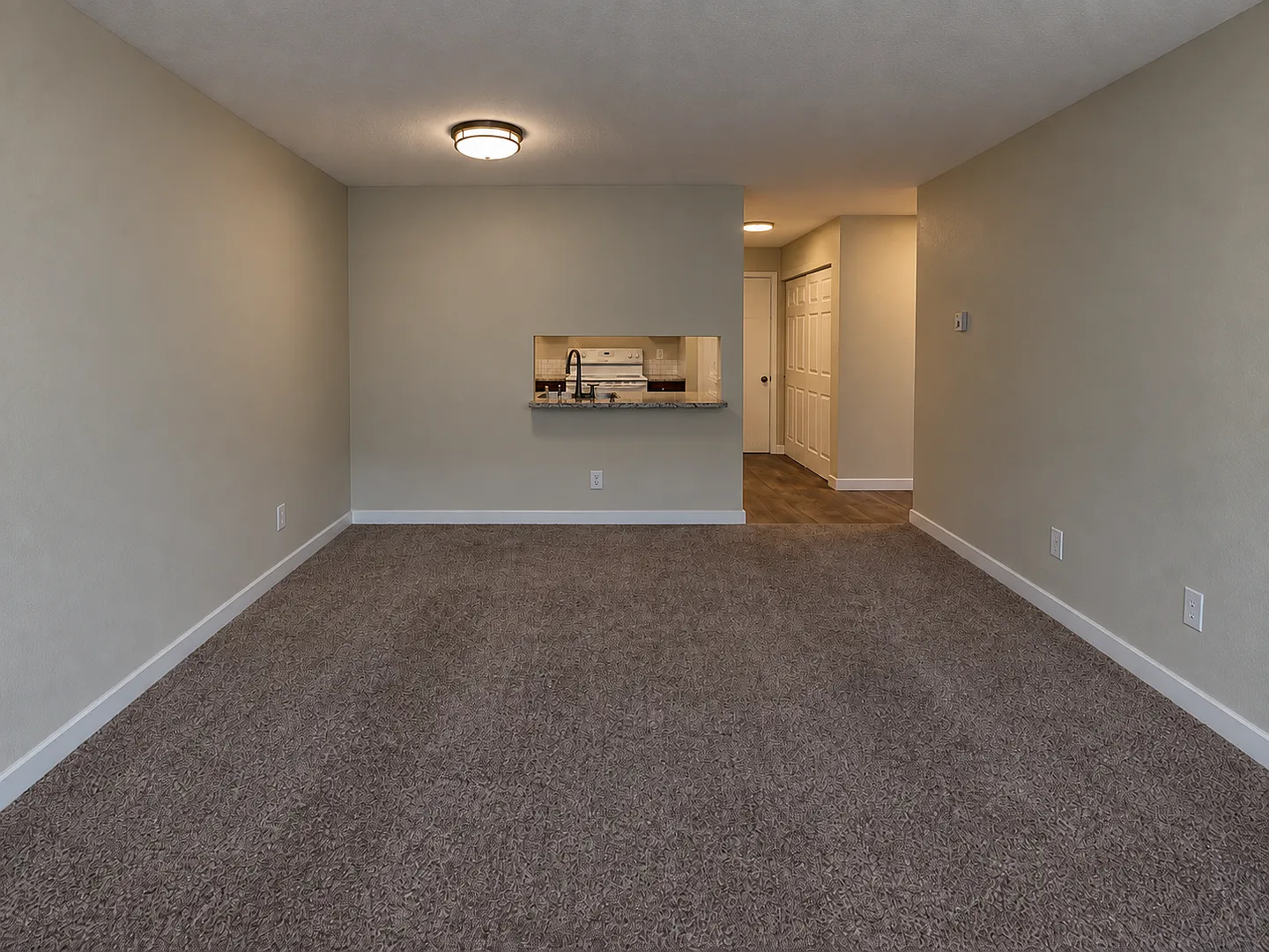 Carlynn Apartments — Photo 3