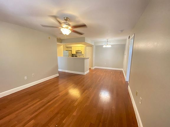 5th image of 3020 Parkway Blvd APT 303