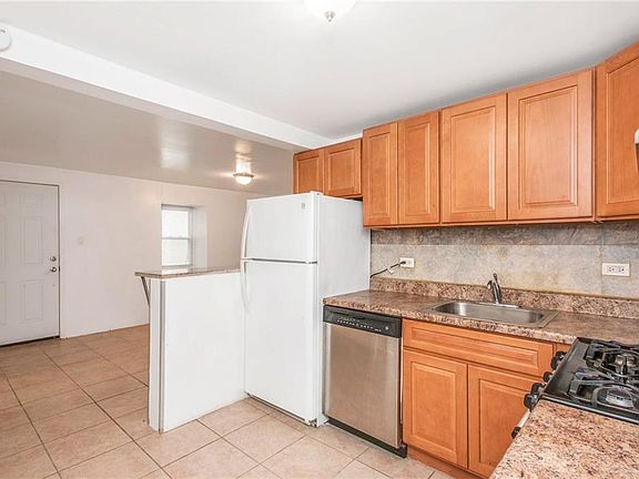5th image of 35 Shipman Ave #1