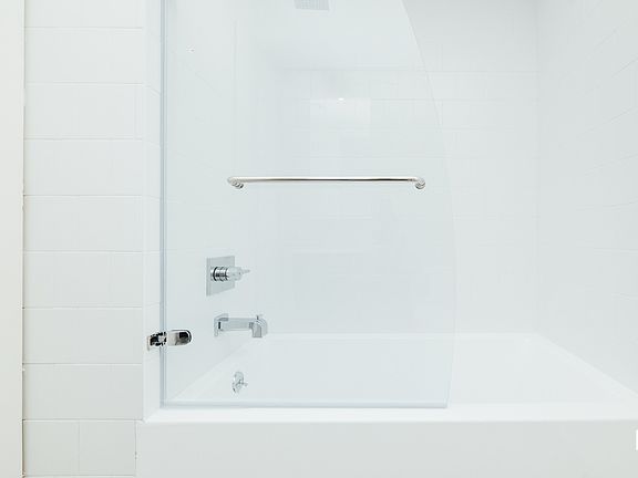 4th image of 380 Grove St #5K