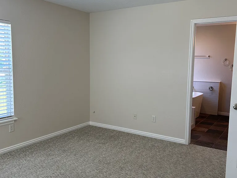 211 E Greenfield Cir #105 — Photo 14