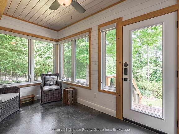 4th image of 1283 Wonderland Rd