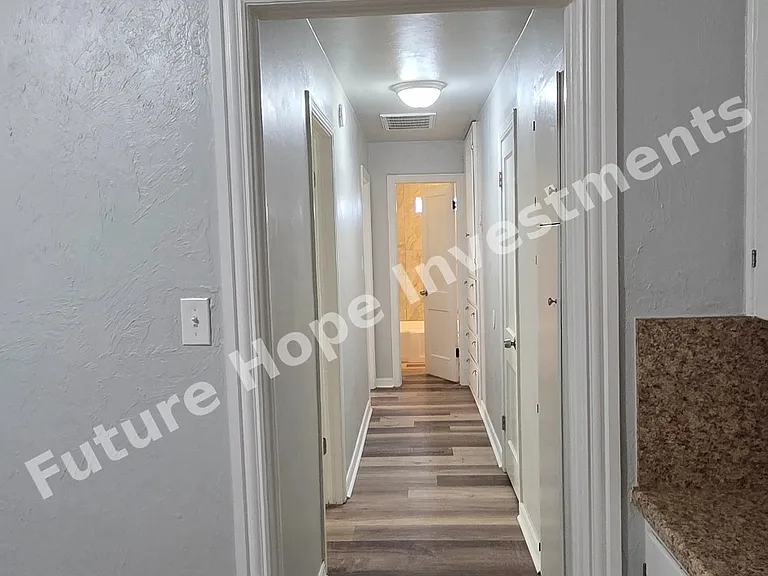 1308 SW 38th St — Photo 10