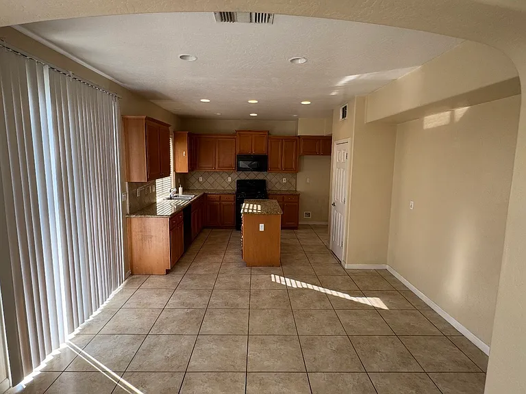 3235 W Elowin Ave — Photo 9