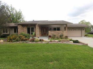 11617 Halma Ln, Woodstock, IL 60098