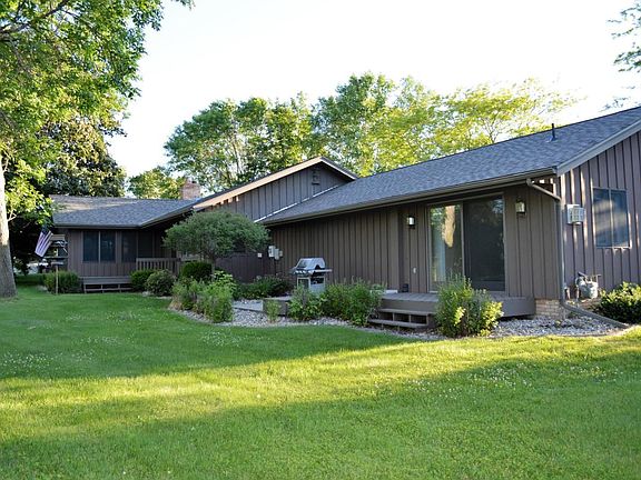 3rd image of 2835 Fairway Dr NE