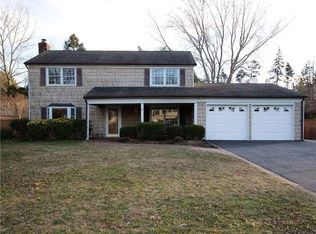 30 Millbrook Dr, Stony Brook, NY 11790