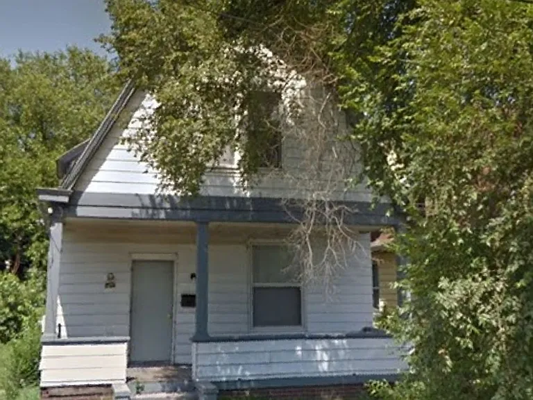 933 S Greenlawn Ave — Photo 9