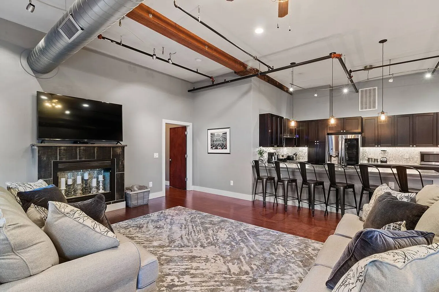 2 bed, 2.0 bath, $5,700 — Photo 3