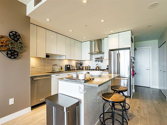 2nd image of 1788 Gilmore Ave #3006