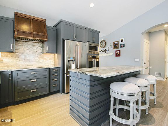 3rd image of 4326 Cottage Trl