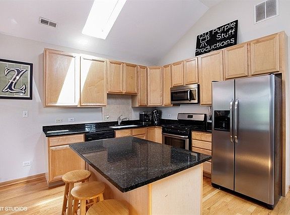 4th image of 1401 N Artesian Ave #3