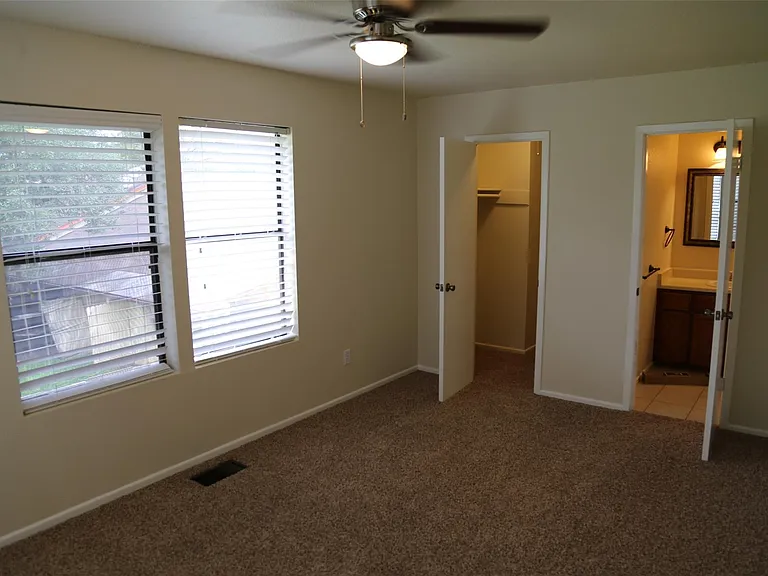 4 Deerfield Dr #D — Photo 13