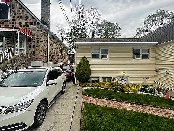 2nd image of 416 Turneur Ave