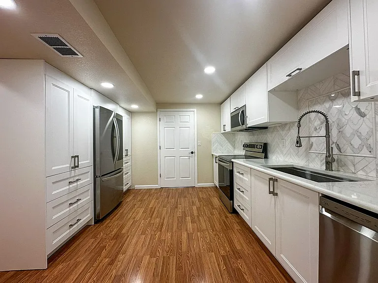 7856 Stonedale Dr — Photo 57