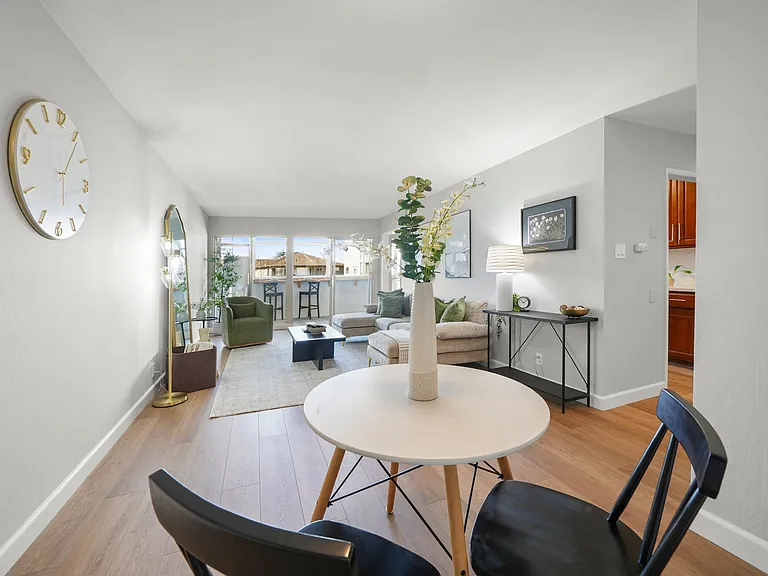 Living Room/Dining