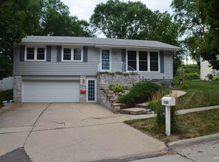 2304 Collins St, Sioux City, IA 51103