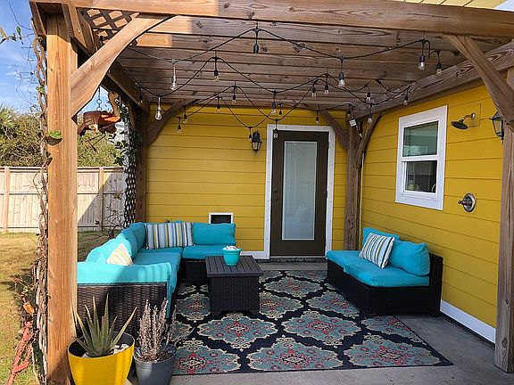 Patio w/ outdoor shower