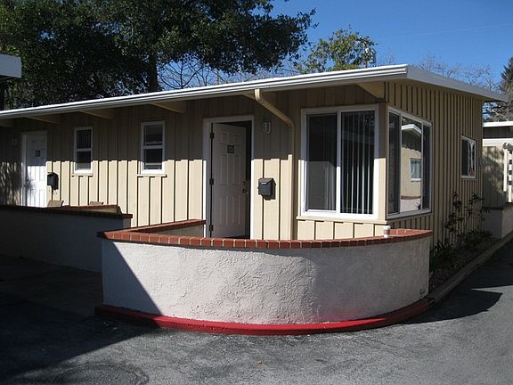 4th image of 449 Stanford Ave