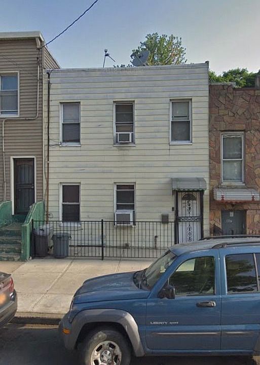 1st image of 555 E New York Ave