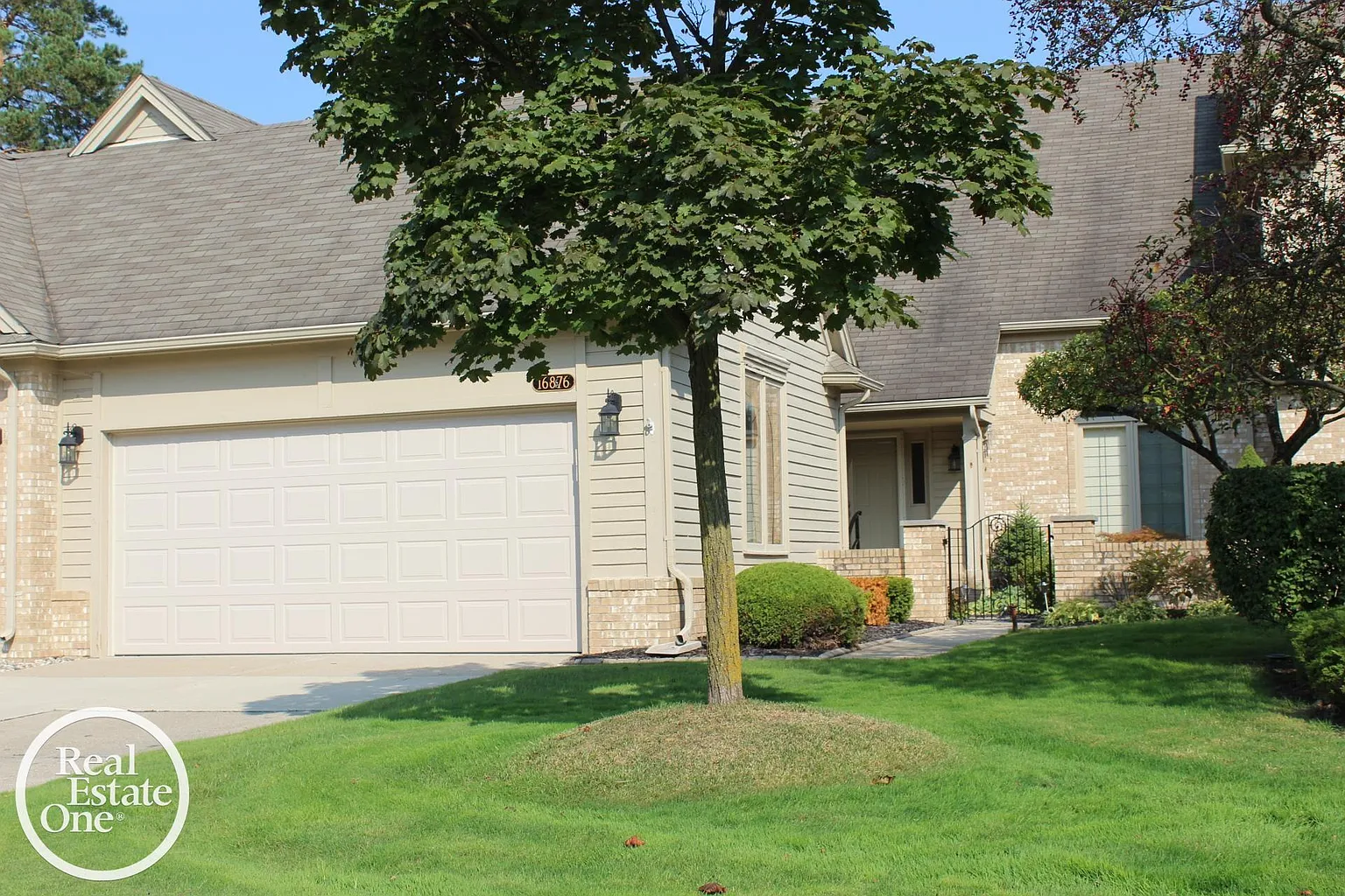 16876 Pebble Ct photo 1