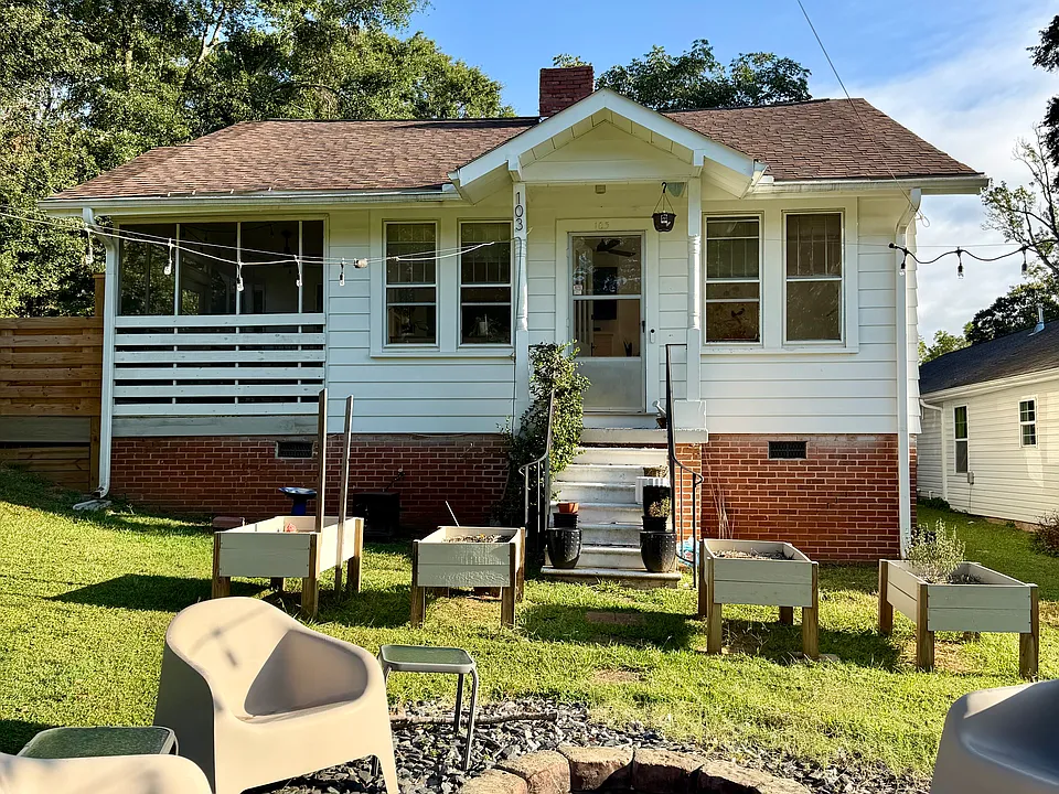 103 E Main St