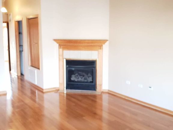 4th image of 4407 Pershing Ave Unit 3N